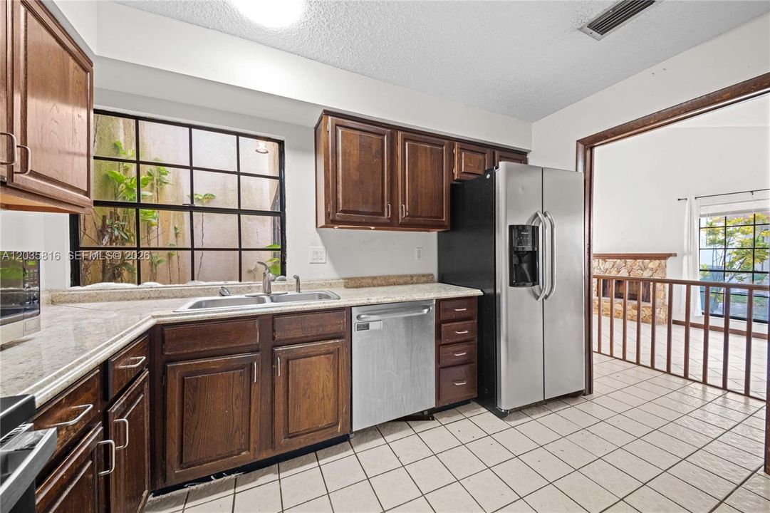 En Venta: $450,000 (2 camas, 2 baños, 1219 Pies cuadrados)