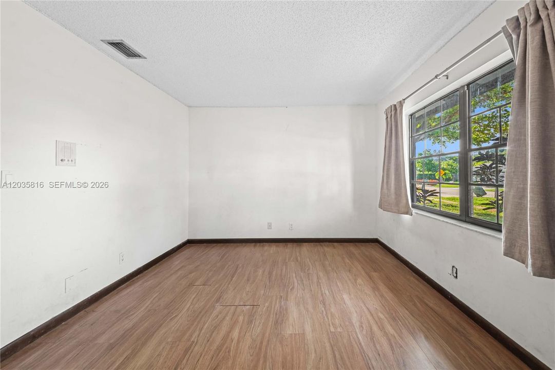 En Venta: $450,000 (2 camas, 2 baños, 1219 Pies cuadrados)