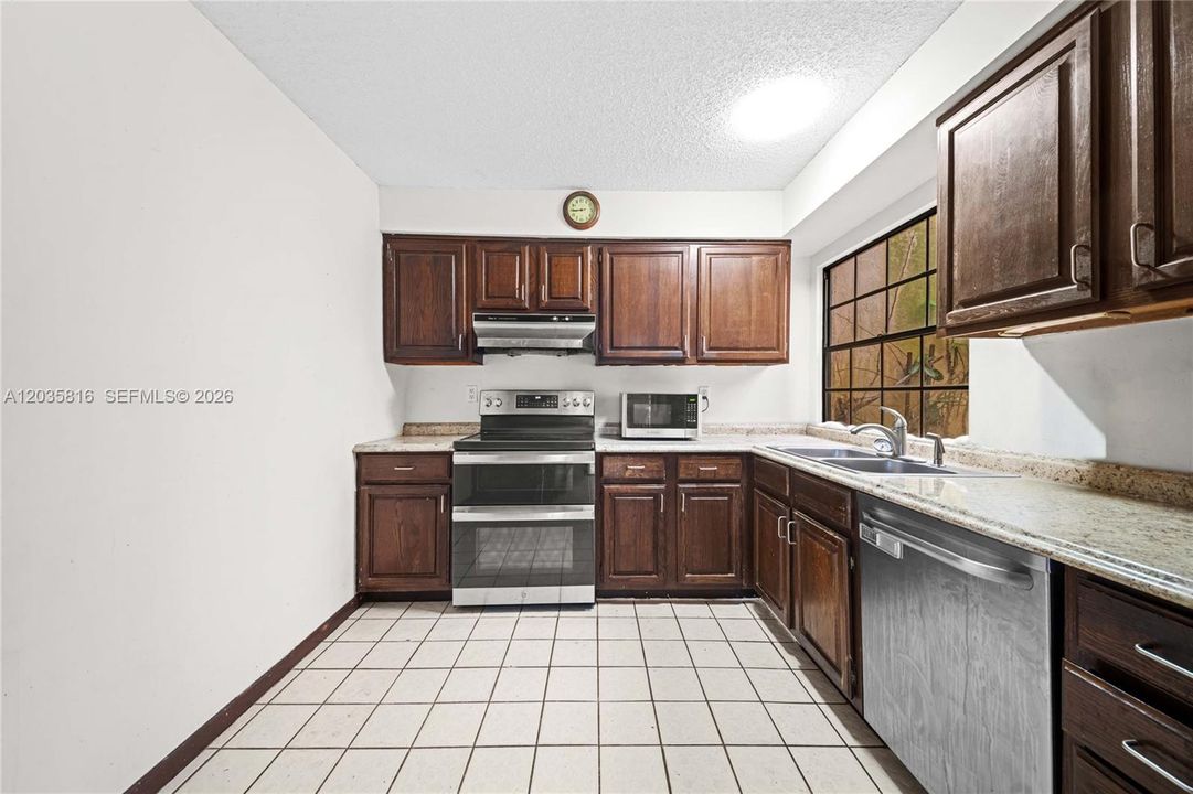 En Venta: $450,000 (2 camas, 2 baños, 1219 Pies cuadrados)