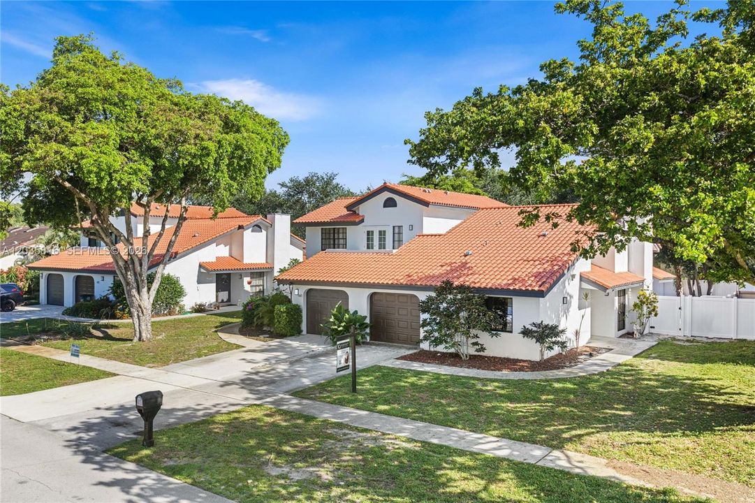 En Venta: $450,000 (2 camas, 2 baños, 1219 Pies cuadrados)