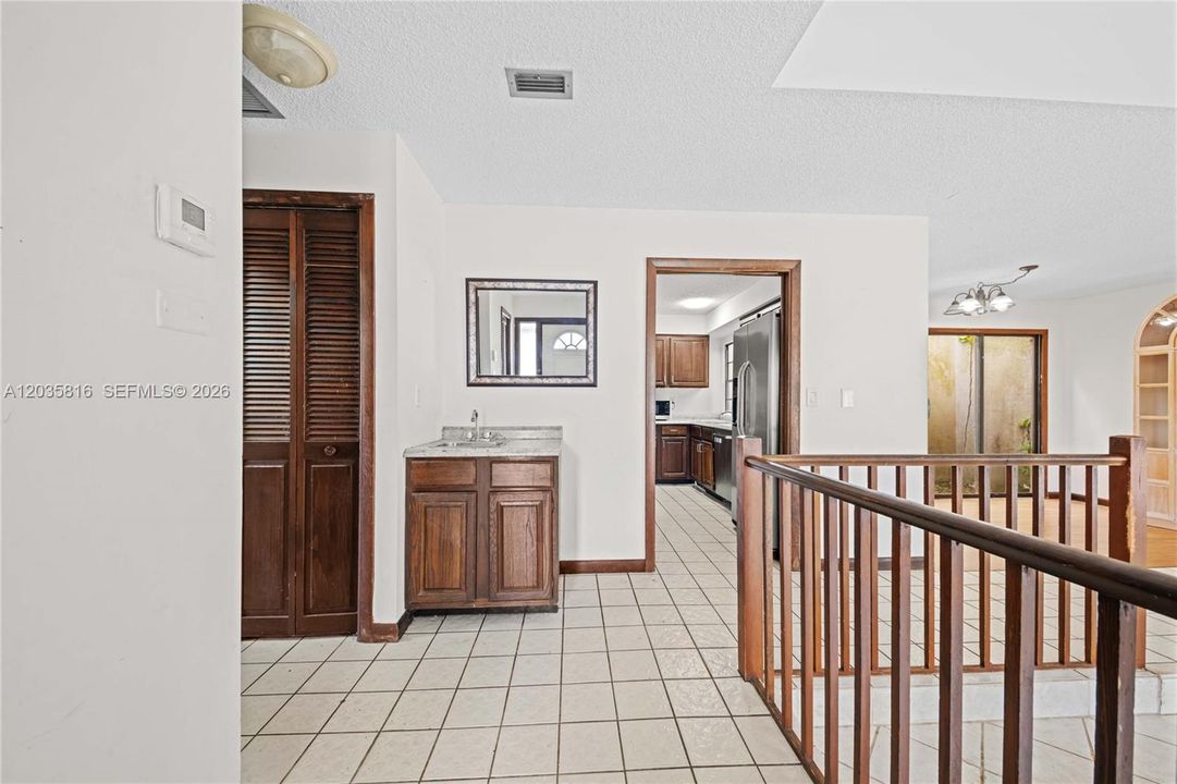 En Venta: $450,000 (2 camas, 2 baños, 1219 Pies cuadrados)