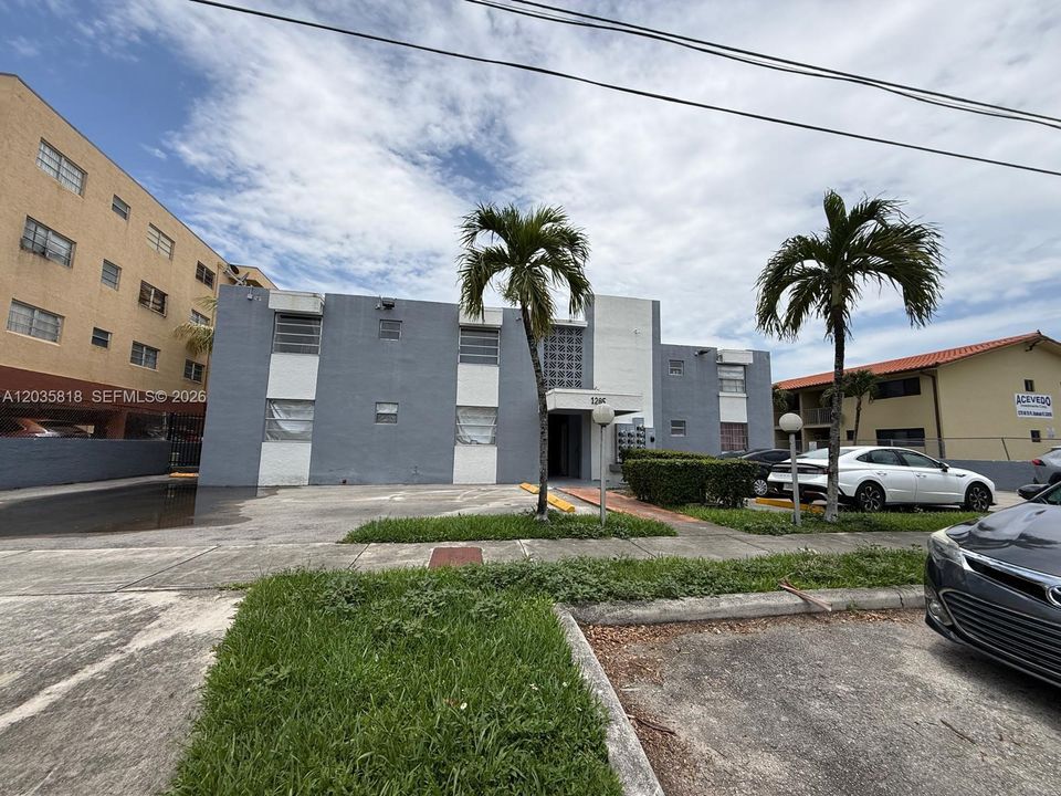 For Rent: $2,100 (2 beds, 1 baths, 720 Square Feet)