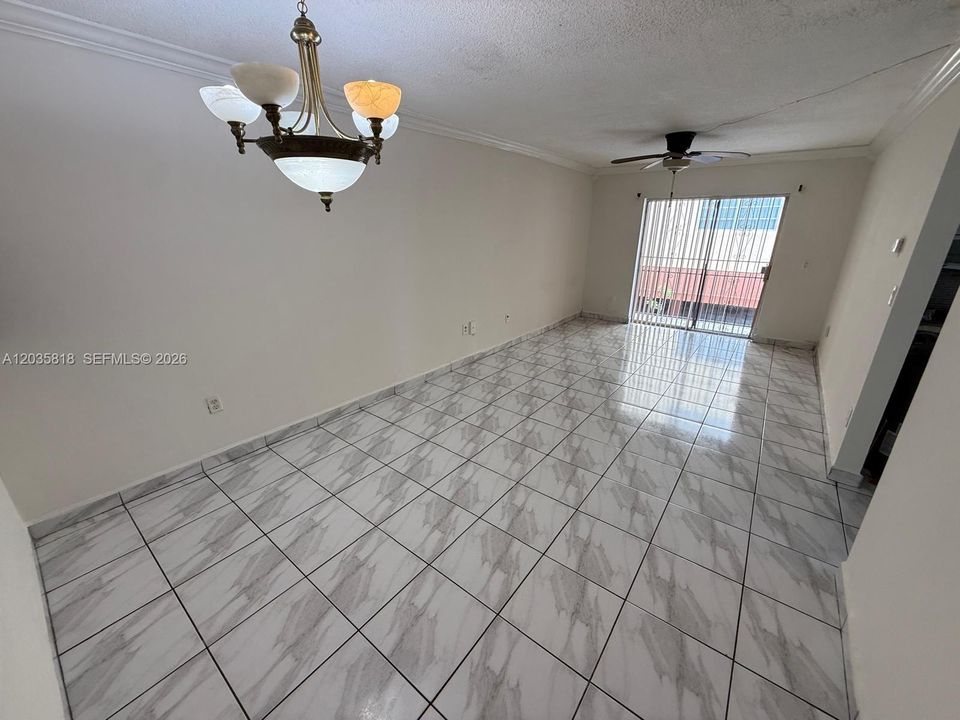For Rent: $2,100 (2 beds, 1 baths, 720 Square Feet)