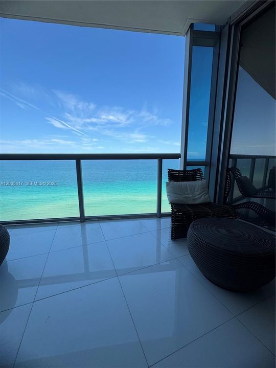В аренду: $6,300 (1 спален, 1 ванн, 858 Квадратных фут)