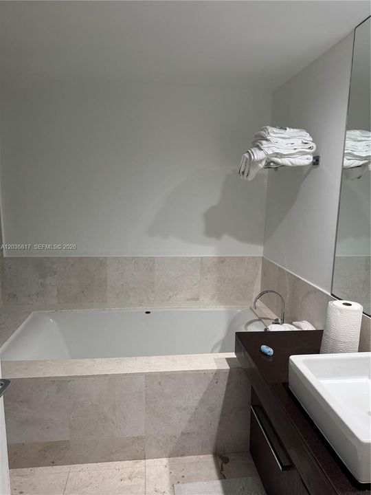 В аренду: $6,300 (1 спален, 1 ванн, 858 Квадратных фут)