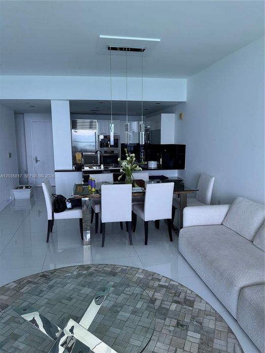 В аренду: $6,300 (1 спален, 1 ванн, 858 Квадратных фут)