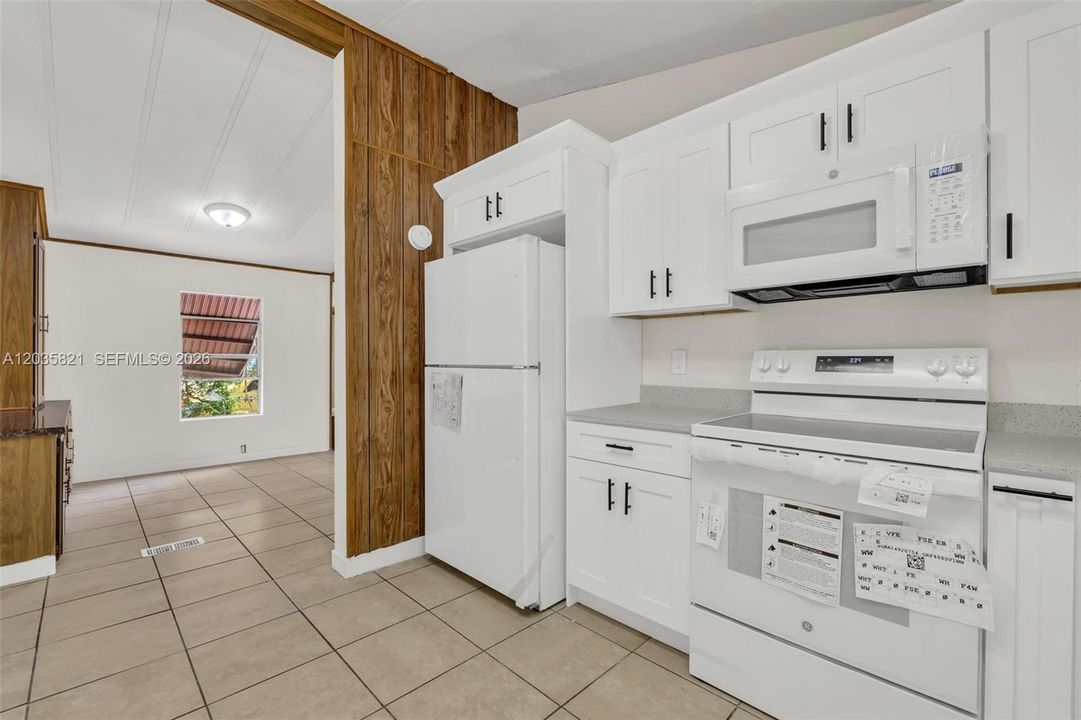 На продажу: $320,000 (3 спален, 2 ванн, 1422 Квадратных фут)