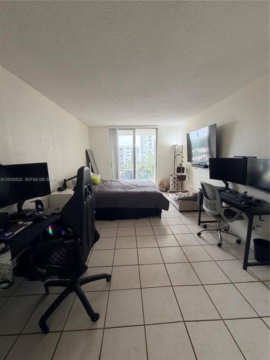 For Rent: $1,800 (1 beds, 1 baths, 792 Square Feet)