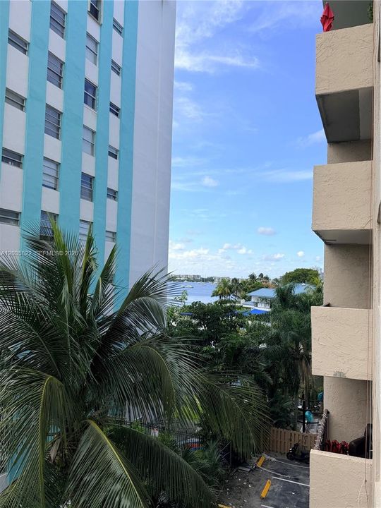 For Rent: $1,800 (1 beds, 1 baths, 792 Square Feet)