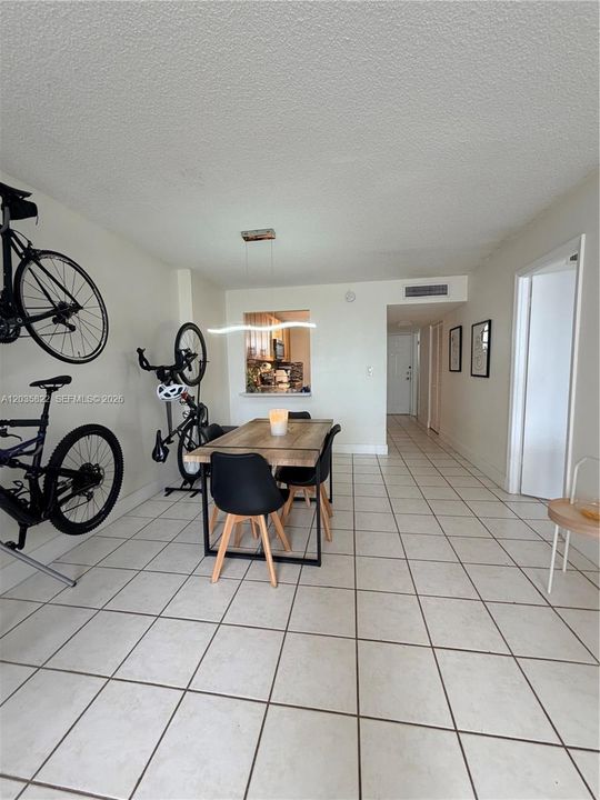 For Rent: $1,800 (1 beds, 1 baths, 792 Square Feet)
