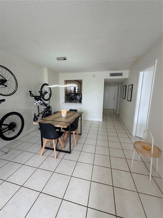 For Rent: $1,800 (1 beds, 1 baths, 792 Square Feet)