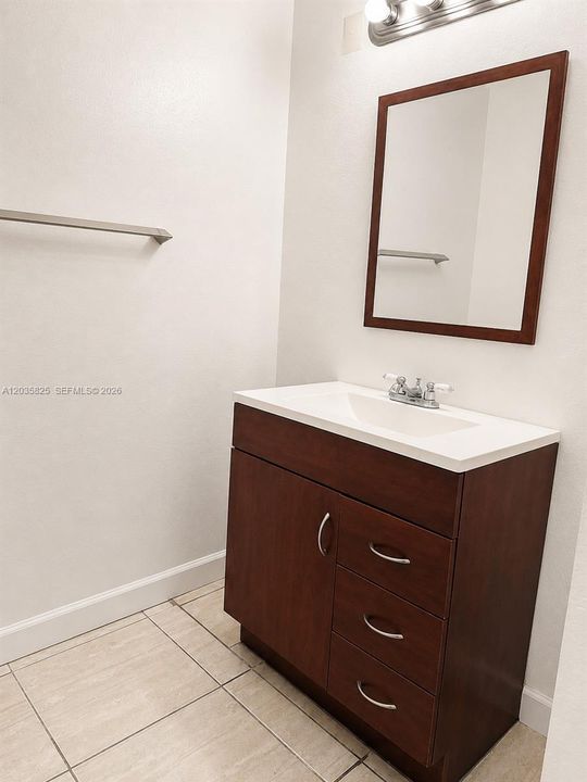 For Rent: $2,350 (2 beds, 2 baths, 1105 Square Feet)