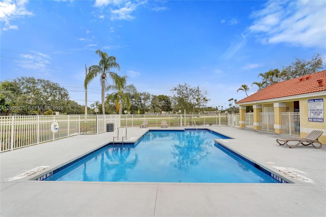 For Rent: $2,350 (2 beds, 2 baths, 1105 Square Feet)