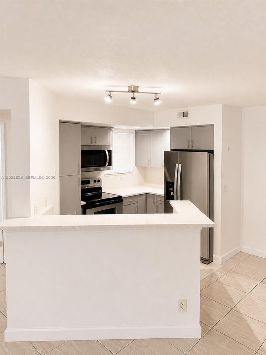 For Rent: $2,350 (2 beds, 2 baths, 1105 Square Feet)
