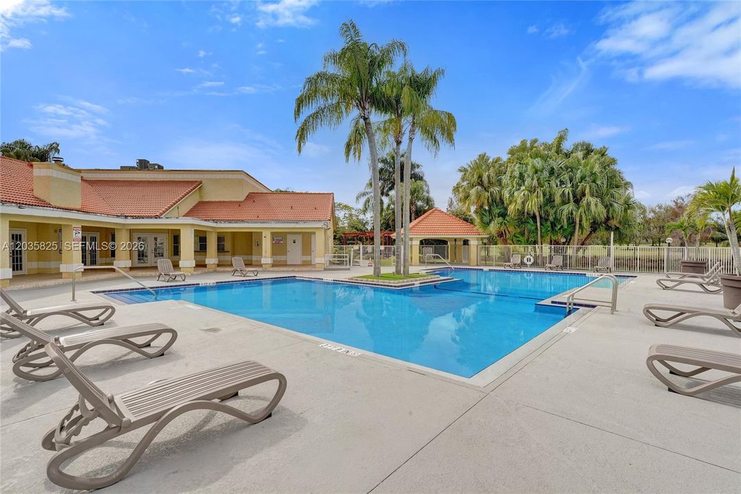 For Rent: $2,350 (2 beds, 2 baths, 1105 Square Feet)