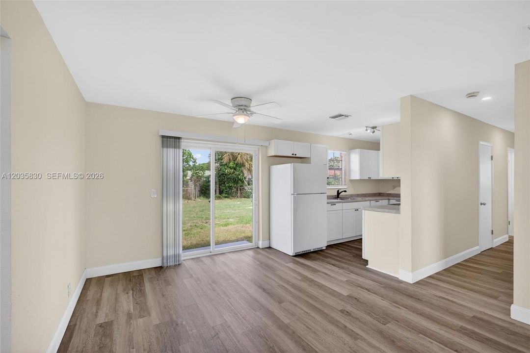 En Venta: $405,000 (4 camas, 2 baños, 1272 Pies cuadrados)