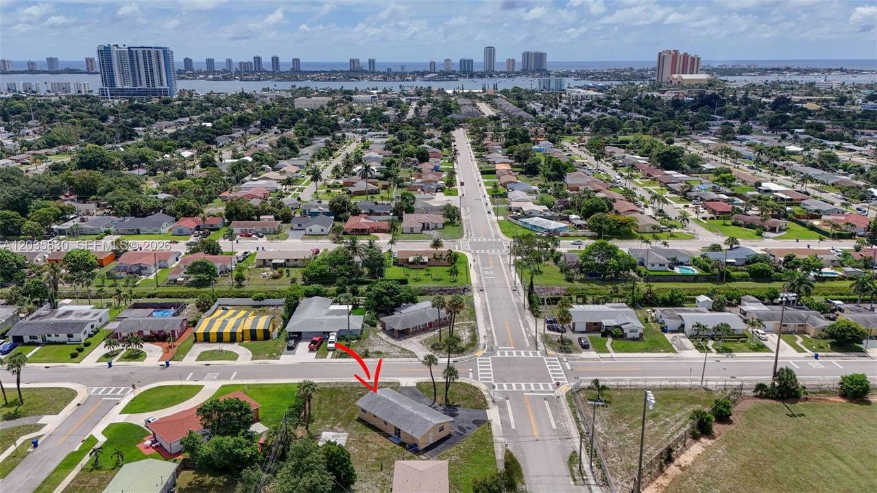 En Venta: $405,000 (4 camas, 2 baños, 1272 Pies cuadrados)