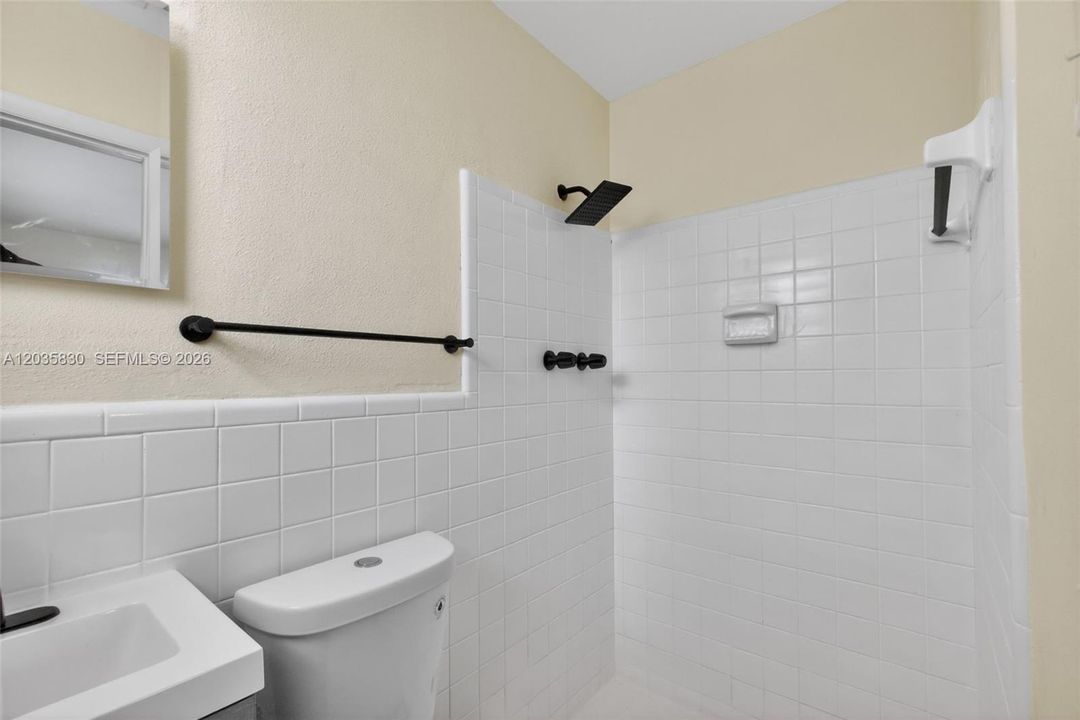 En Venta: $405,000 (4 camas, 2 baños, 1272 Pies cuadrados)