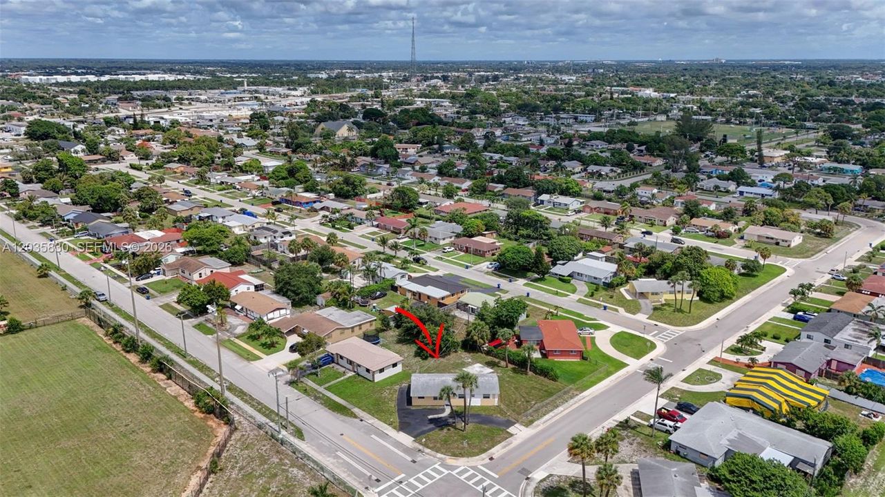 En Venta: $405,000 (4 camas, 2 baños, 1272 Pies cuadrados)