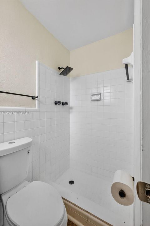 En Venta: $405,000 (4 camas, 2 baños, 1272 Pies cuadrados)