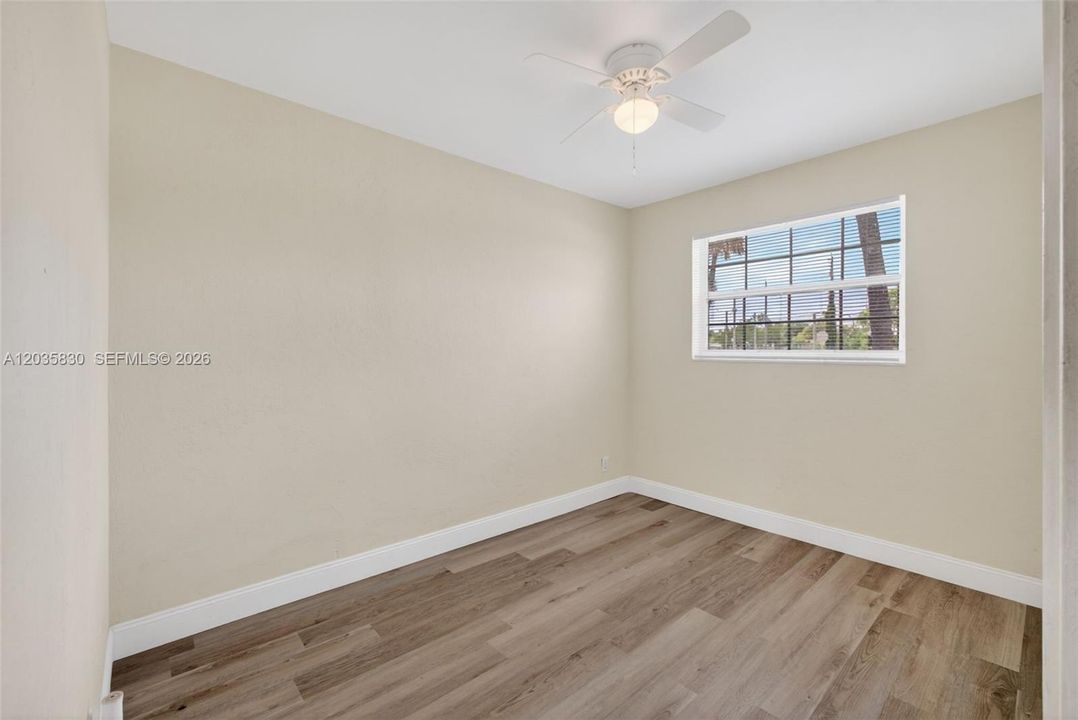 En Venta: $405,000 (4 camas, 2 baños, 1272 Pies cuadrados)