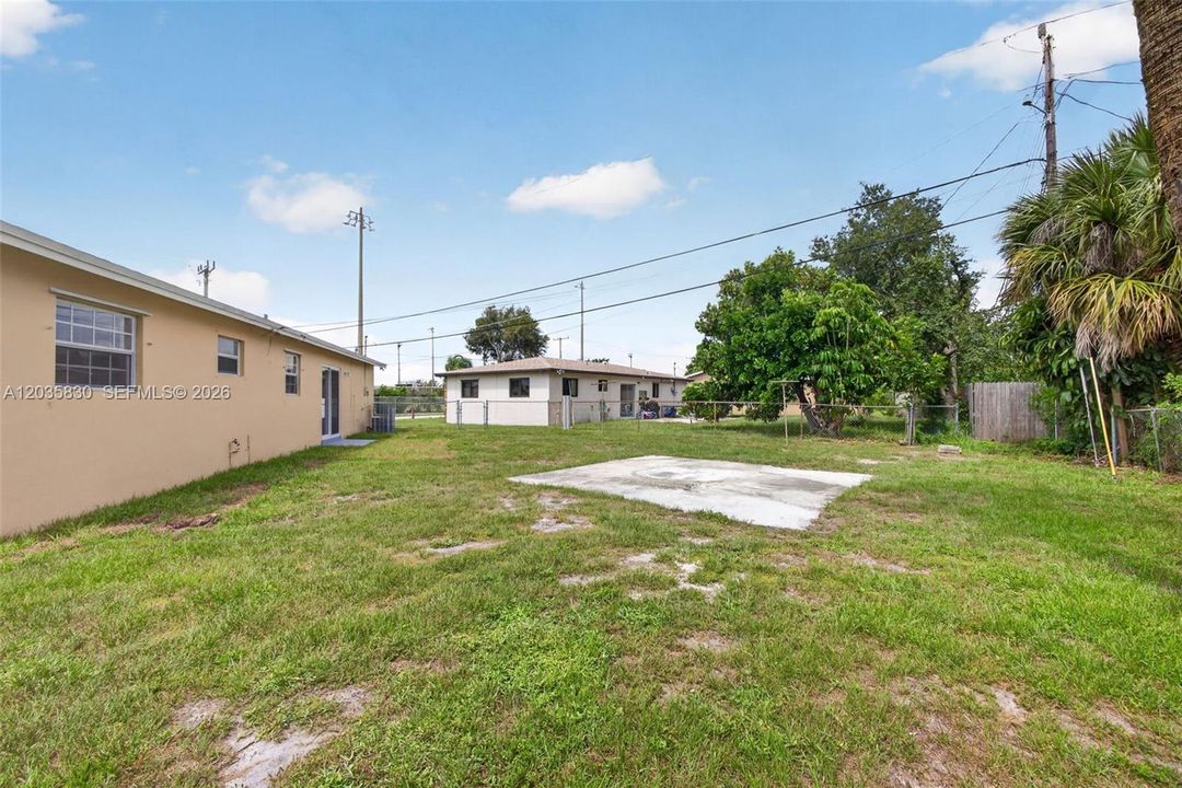 En Venta: $405,000 (4 camas, 2 baños, 1272 Pies cuadrados)