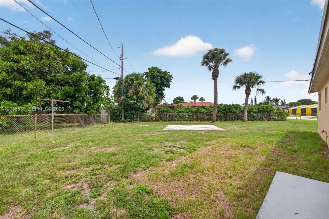 En Venta: $405,000 (4 camas, 2 baños, 1272 Pies cuadrados)