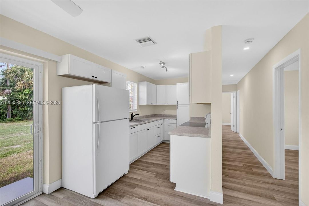 En Venta: $405,000 (4 camas, 2 baños, 1272 Pies cuadrados)