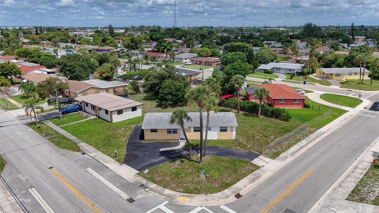 En Venta: $405,000 (4 camas, 2 baños, 1272 Pies cuadrados)
