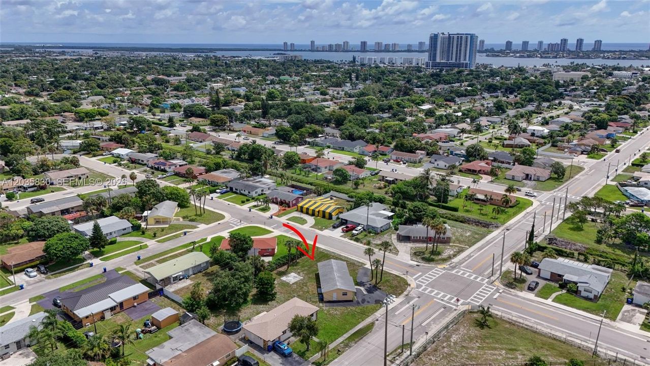 En Venta: $405,000 (4 camas, 2 baños, 1272 Pies cuadrados)