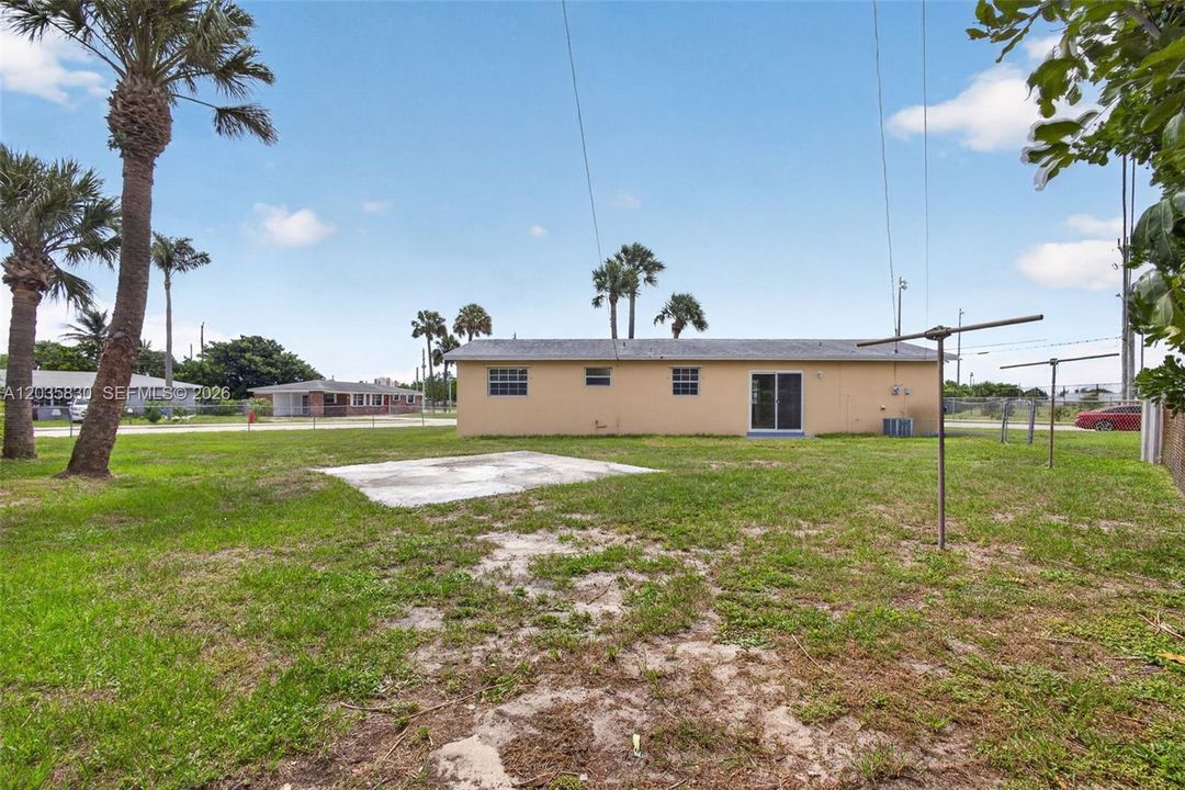 En Venta: $405,000 (4 camas, 2 baños, 1272 Pies cuadrados)
