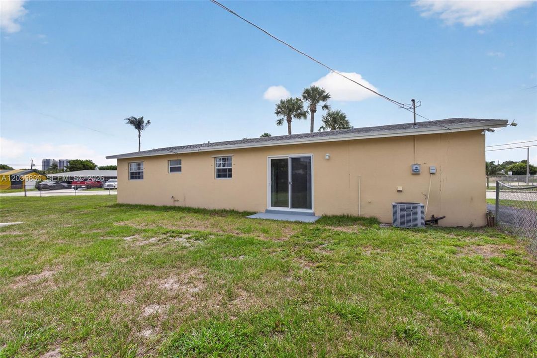 En Venta: $405,000 (4 camas, 2 baños, 1272 Pies cuadrados)