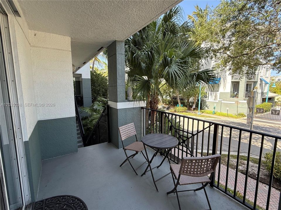 For Rent: $2,700 (1 beds, 1 baths, 864 Square Feet)