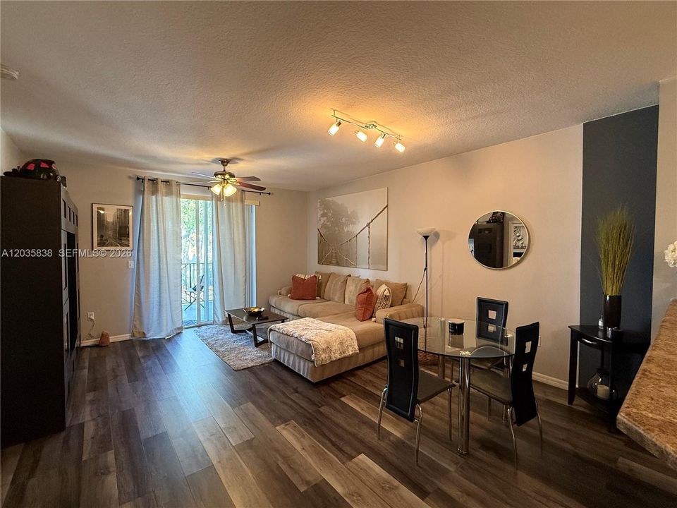For Rent: $2,700 (1 beds, 1 baths, 864 Square Feet)