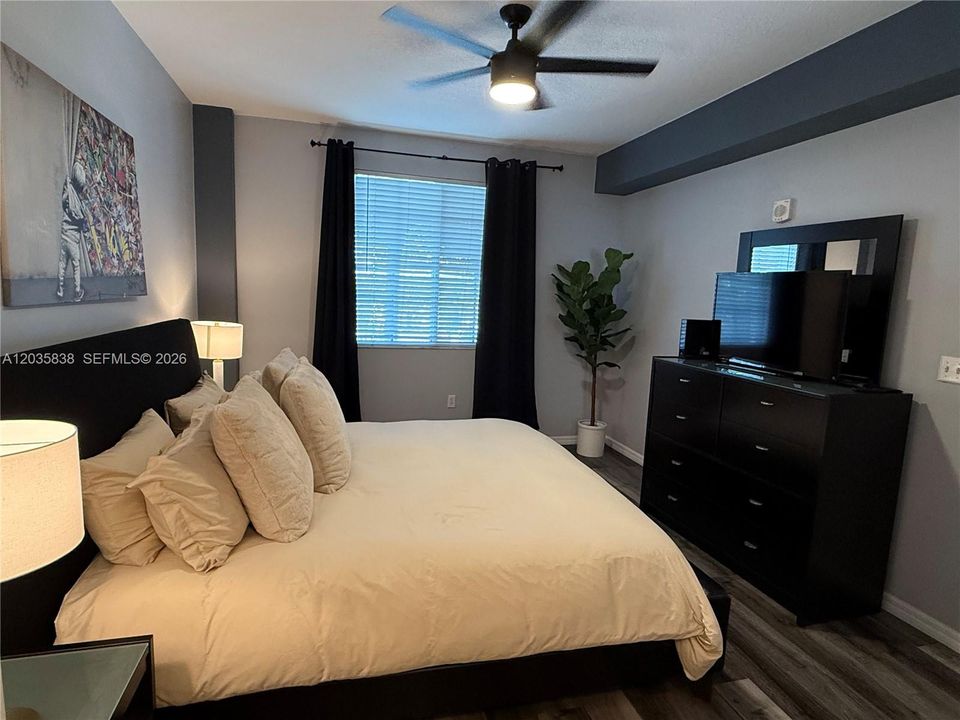 For Rent: $2,700 (1 beds, 1 baths, 864 Square Feet)