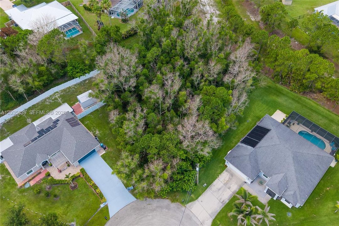 На продажу: $185,000 (0.31 acres)