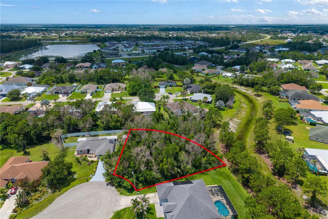 На продажу: $185,000 (0.31 acres)