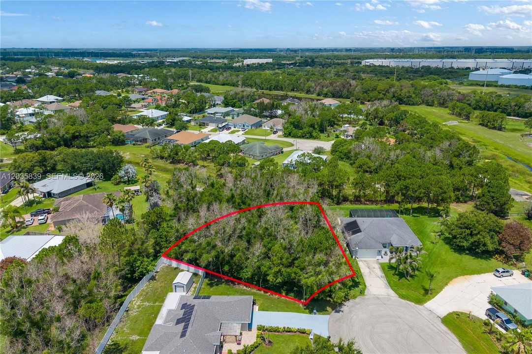 На продажу: $185,000 (0.31 acres)