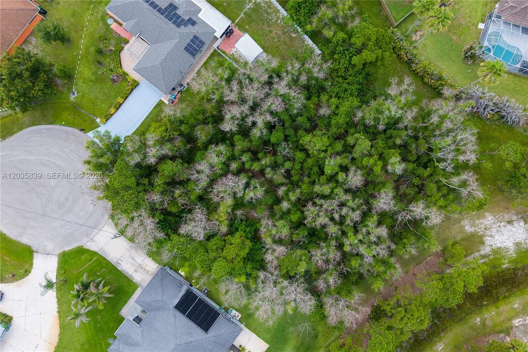 На продажу: $185,000 (0.31 acres)