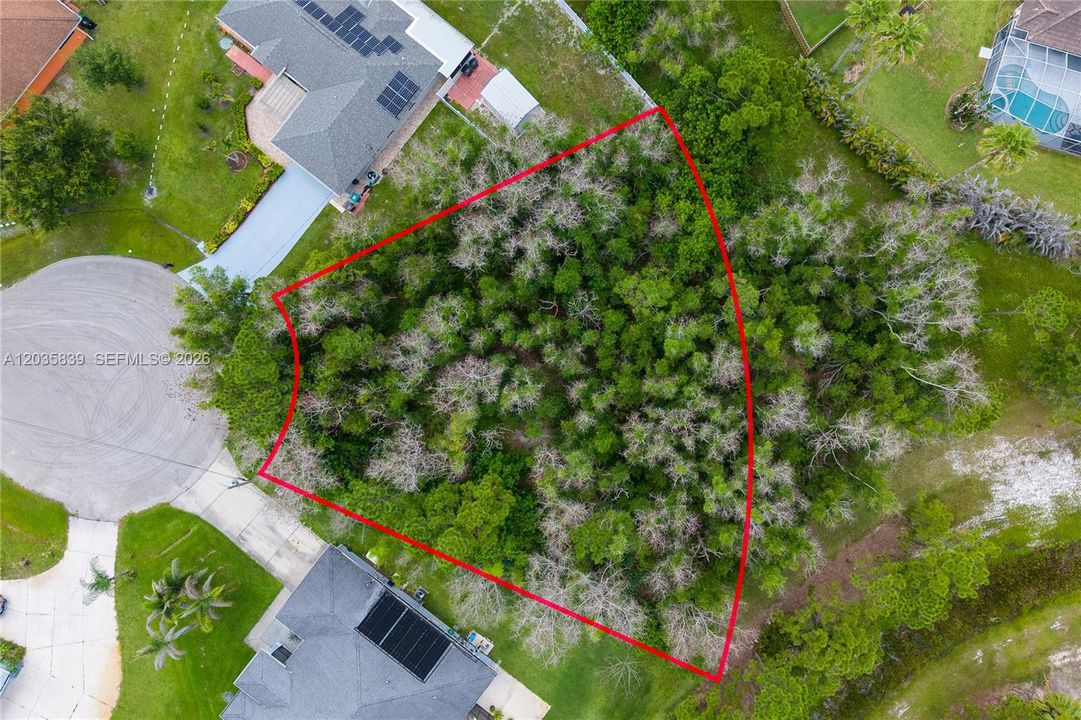 На продажу: $185,000 (0.31 acres)