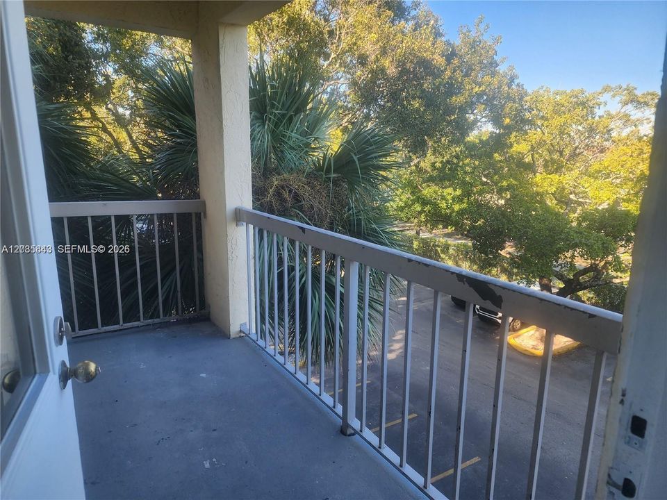 For Rent: $1,875 (1 beds, 1 baths, 710 Square Feet)