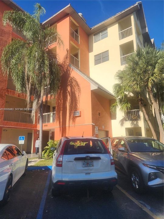 For Rent: $1,875 (1 beds, 1 baths, 710 Square Feet)