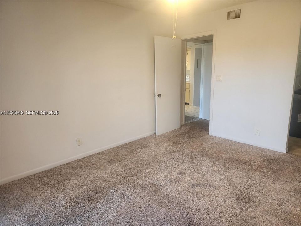 For Rent: $1,875 (1 beds, 1 baths, 710 Square Feet)