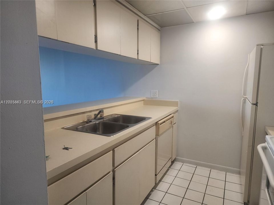 For Rent: $1,875 (1 beds, 1 baths, 710 Square Feet)
