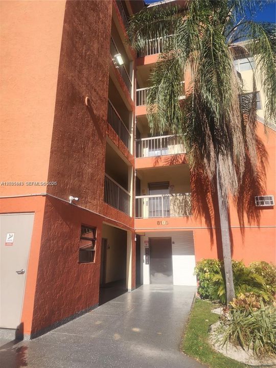 For Rent: $1,875 (1 beds, 1 baths, 710 Square Feet)