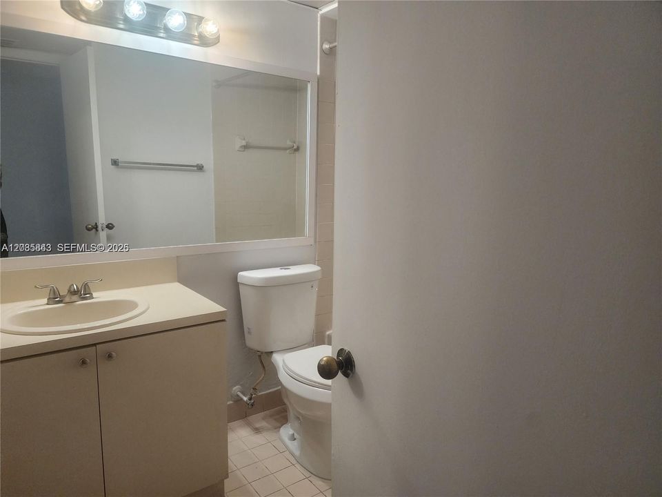 For Rent: $1,875 (1 beds, 1 baths, 710 Square Feet)