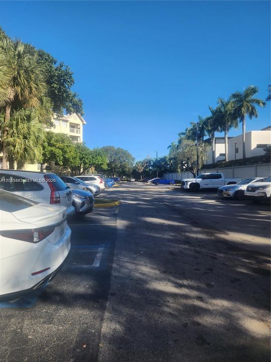 For Rent: $1,875 (1 beds, 1 baths, 710 Square Feet)