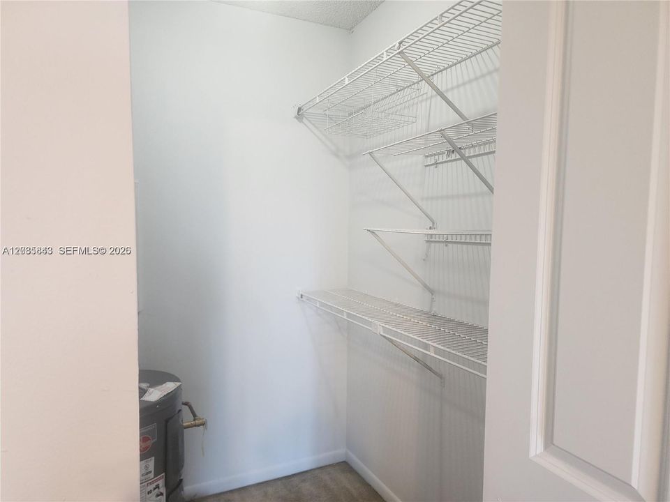 For Rent: $1,875 (1 beds, 1 baths, 710 Square Feet)