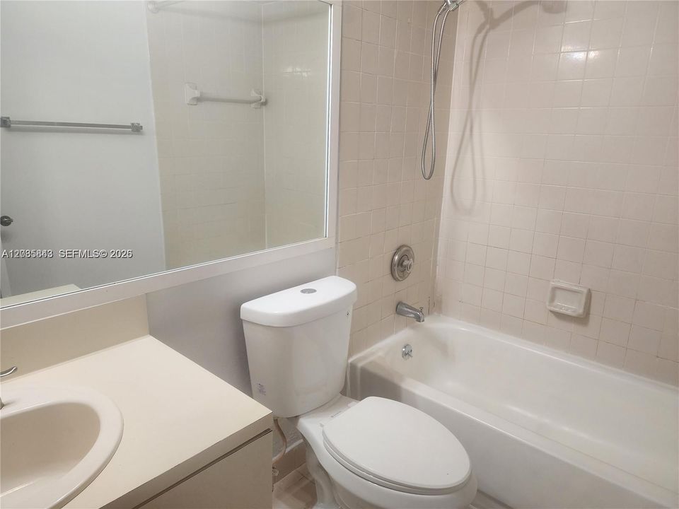 For Rent: $1,875 (1 beds, 1 baths, 710 Square Feet)