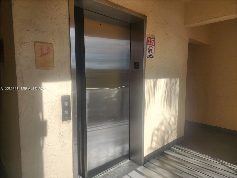 For Rent: $1,875 (1 beds, 1 baths, 710 Square Feet)